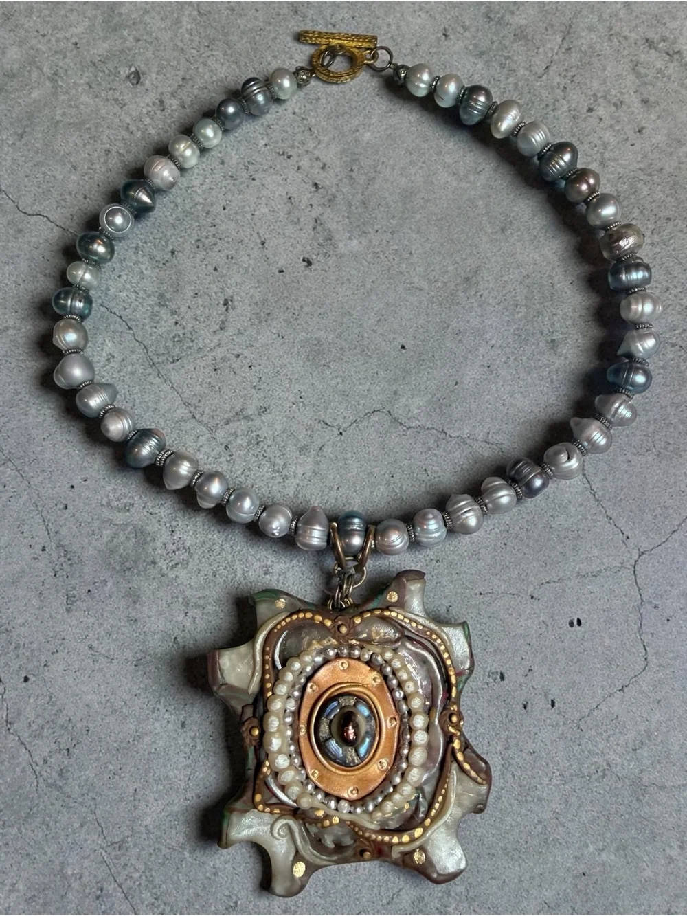Handcrafted Gray Pearl Necklace with Ornate Pendant - Signed by artist - Picture 3 of 5